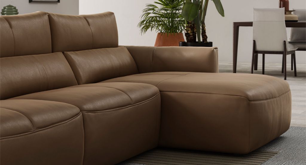 Galaxy Leather Sectional With Chaise 
